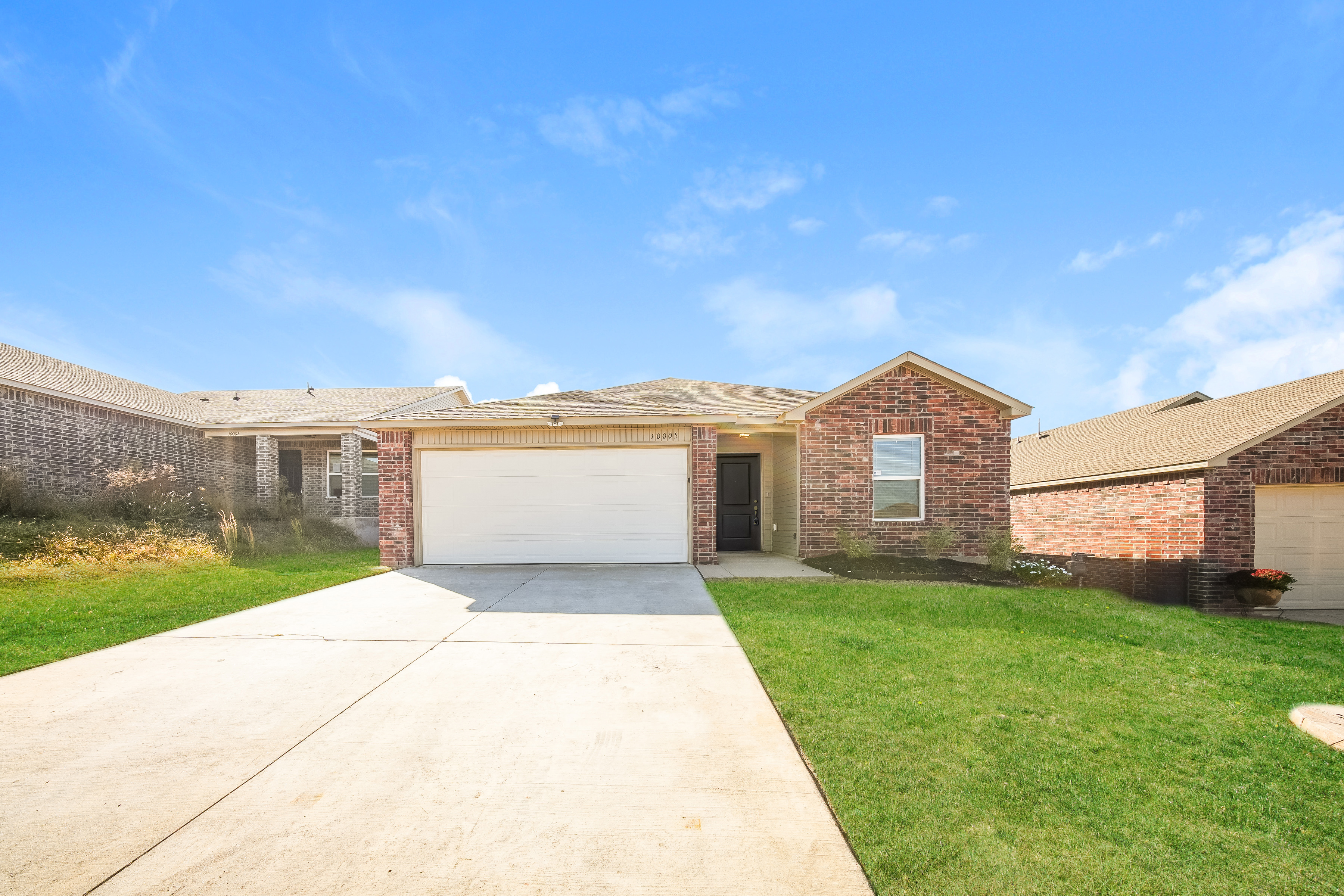 10005 BLUE WING TRL YUKON, OK 73099